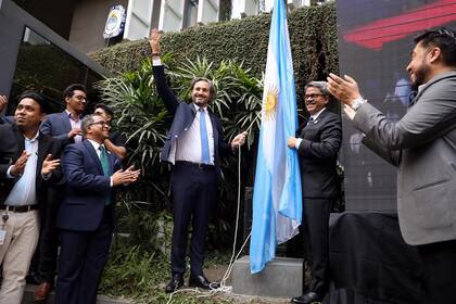 El canciller durante la reapertura de la embajada de Argentina en Bangladesh.
