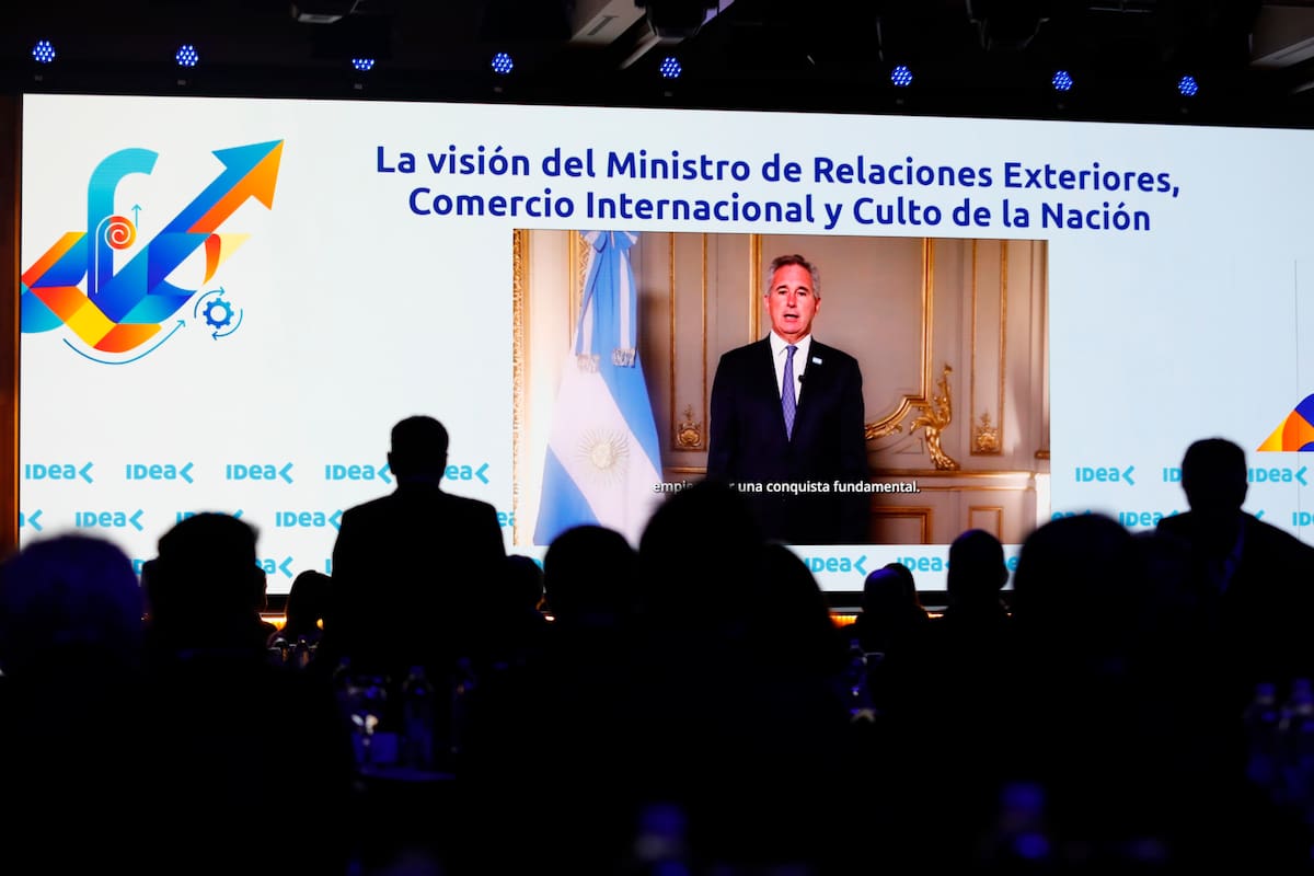 El canciller Pablo Quirno envió un mensaje grabado desde París a los empresarios reunidos en el Coloquio de IDEA