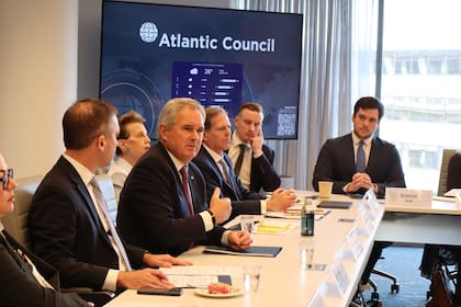 El canciller Pablo Quirno se reunió con empresarios en Washington