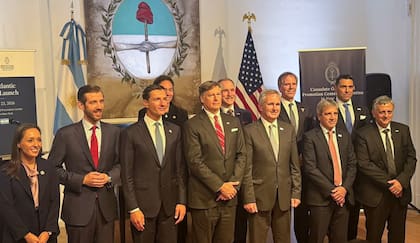 El canciller Pablo Quirno y del subsecretario de Estado de Estados Unidos, Christopher Landau, en el consulado argentino en Nueva York.