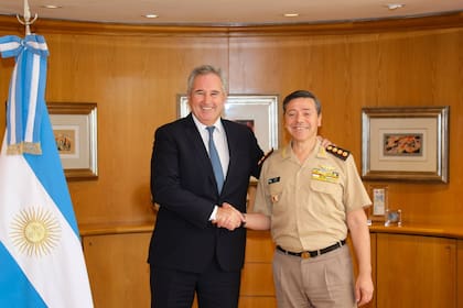 El canciller Pablo Quirno y el ministro de Defensa, teniente general Carlos Alberto Presti, se reunieron en diciembre