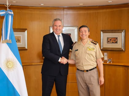 El canciller Pablo Quirno y el ministro de Defensa, teniente general Carlos Alberto Presti