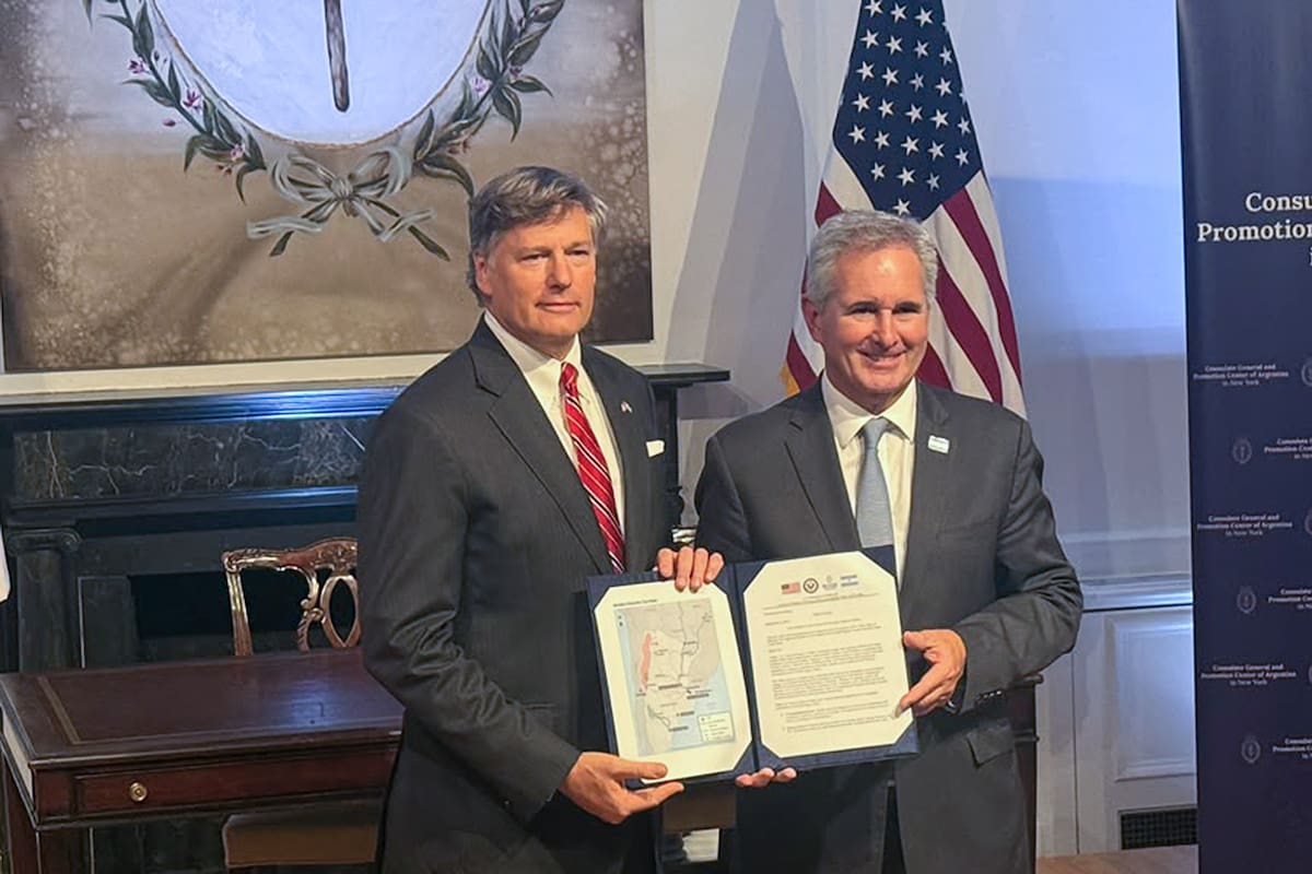 El canciller Pablo Quirno y el subsecretario de Estado de Estados Unidos, Christopher Landau, en el consulado argentino; Landau es uno de los enviados de Trump al país
