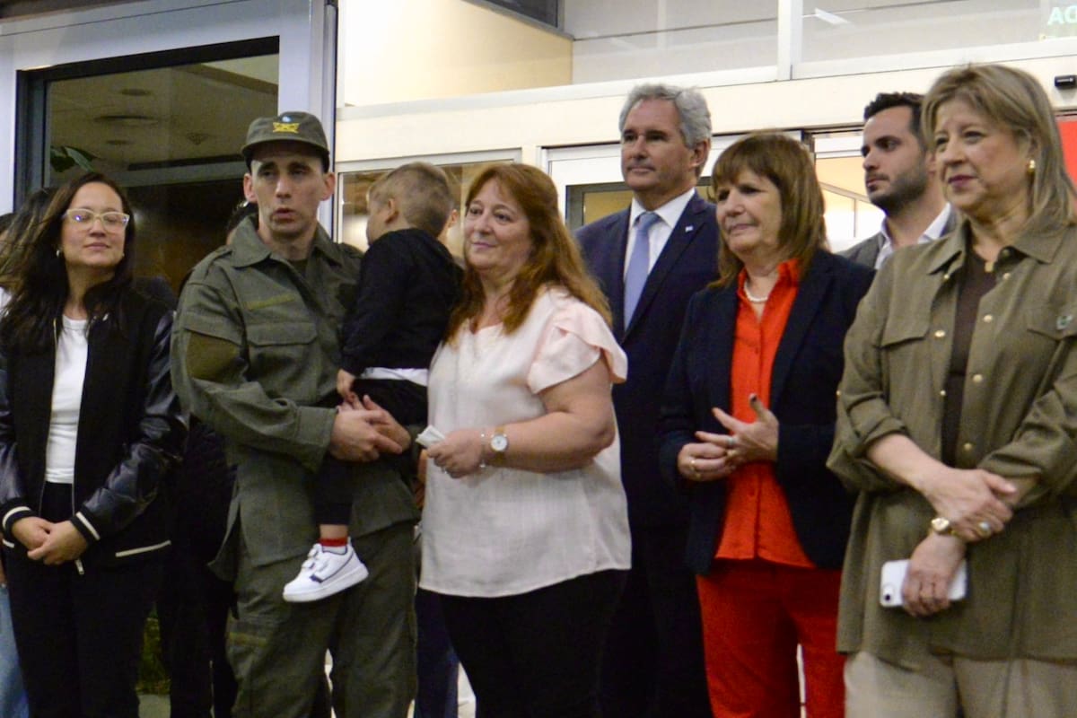 El canciller Quirno y la senadora Bullrich en la recepción de Nahuel Gallo en el aeropuerto de Ezeiza
