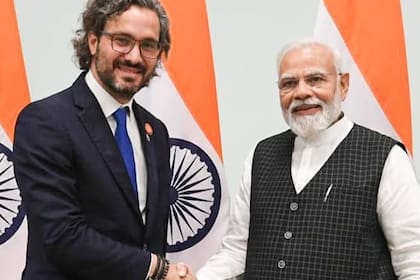 El canciller Santiago Cafiero con el primer ministro de India, Narendra Modi, en la reunión del martes pasado