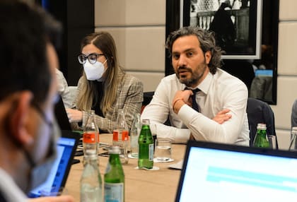 El canciller Santiago Cafiero en su encuentro con la prensa en Roma.