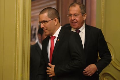 El canciller venezolano, Jorge Arreaza, y su par ruso, sergei Lavrov, hoy, en Moscú