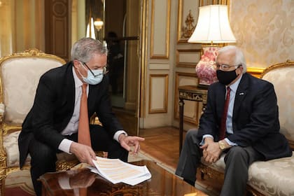 El canciller volvió a reunirse hoy con el diplomático en el Palacio Bosch