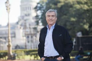 El candidato a diputado Álvaro González defendió el Metrobús y la estatua de Cristóbal Colón que la Presidenta quiere mudar de lugar.