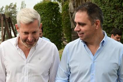El candidato a gobernador de Juntos por Entre Ríos, Rogelio Frigerio, junto al candidato a intendente de Gualeguychú, Mauricio Davico