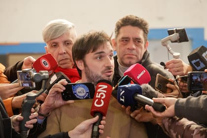 El candidato a gobernador de la providencia Ignacio Torres votó en la mesa 214 de la escuela 5 de Trelew