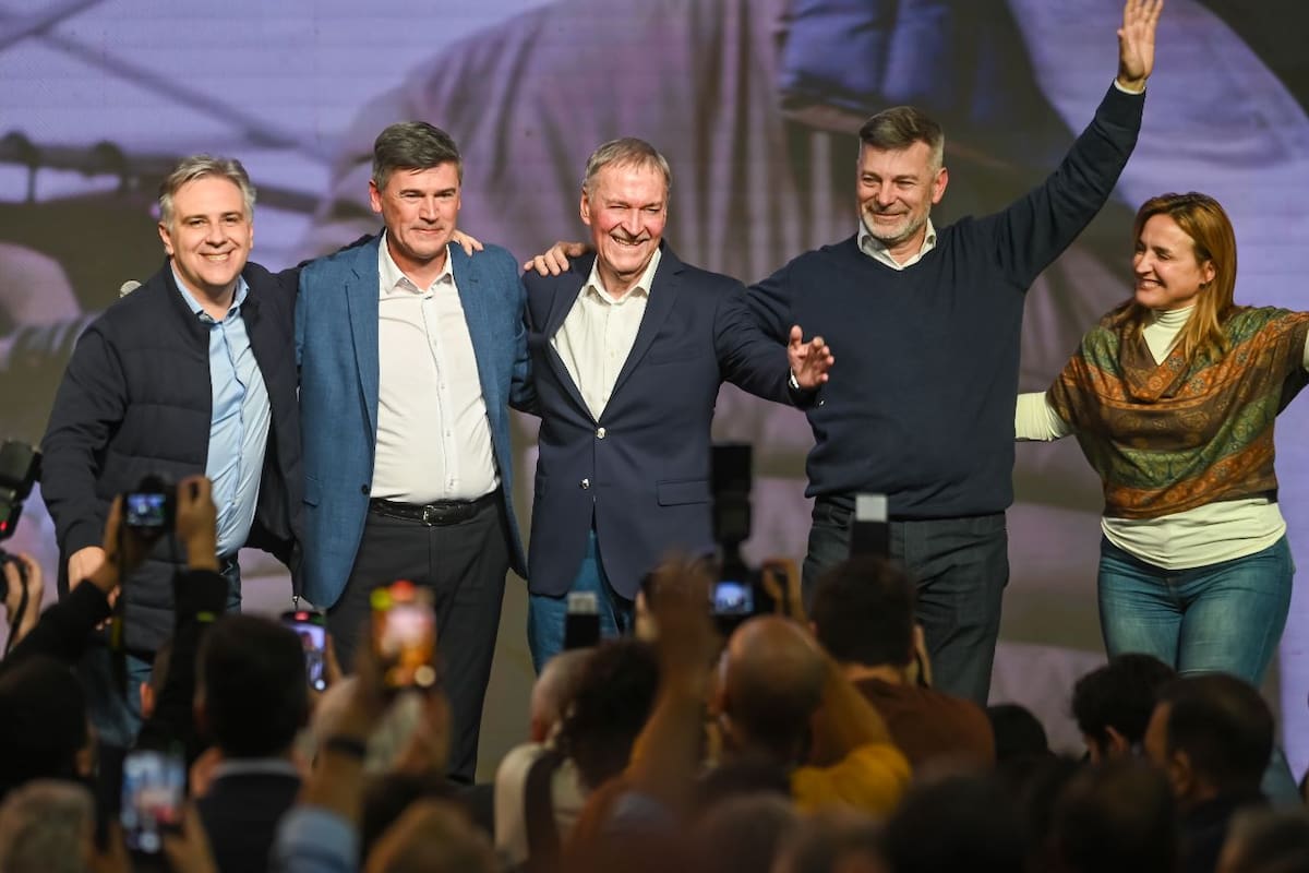 El candidato a intendente Daniel Passerini junto a Martín Llaryora y Juan Schiaretti