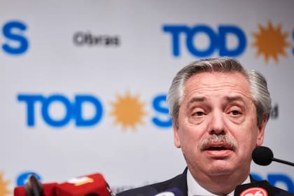 El candidato a presidente de Argentina, Alberto Fernandez y la candidata a gobernadora de Mendoza, Anabel Fernandez Sagasti, dieron una conferencia de prensa en el hotel Intercontinental. Departamento de Guaymallen, Mendoza, 22 de agosto de 2019