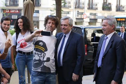 El candidato a presidente del Frente de Todos, en Madrid