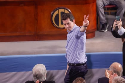 El candidato a presidente por UP Sérgio Massa junto a su compañero de fórmula Agustín Rossi se reunieron con la CGT.