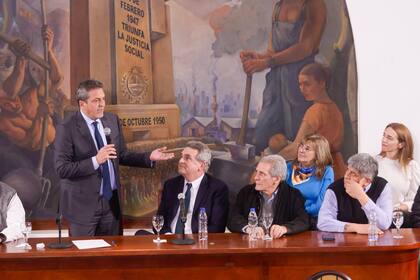 El candidato a presidente por UP Sérgio Massa junto a su compañero de fórmula Agustín Rossi se reunieron con la CGT.
