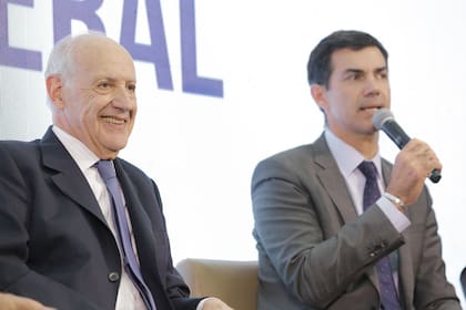 El candidato de Consenso Federal se reunió con empresarios en Córdoba antes de su encuentro con Schiaretti