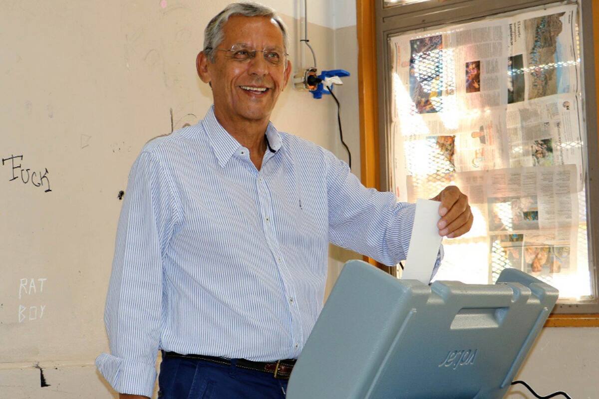 El candidato del oficialismo nacional quedó tercero y anunció que no volverá a competir por el Ejecutivo provincial