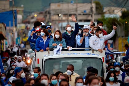 El candidato Guillermo Lasso durante el cierre de campaña en Quito