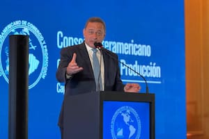 El candidato oficialista uruguayo Álvaro Delgado, durante su presentación en el Hotel Sheraton