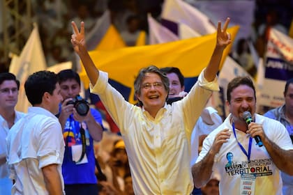 El exbanquero buscará la victoria frente al delfín de Rafael Correa