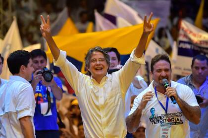 El candidato opositor, Guillermo Lasso