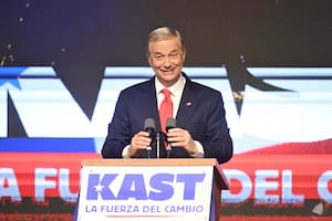 El candidato presidencial chileno José Antonio Kast, del Partido Republicano, pronunció un discurso tras la publicación de los primeros resultados a boca de urna de las elecciones generales en Santiago el 16 de noviembre de 2025