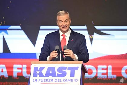 El candidato presidencial chileno José Antonio Kast, del Partido Republicano, pronunció un discurso tras la publicación de los primeros resultados a boca de urna de las elecciones generales en Santiago el 16 de noviembre de 2025