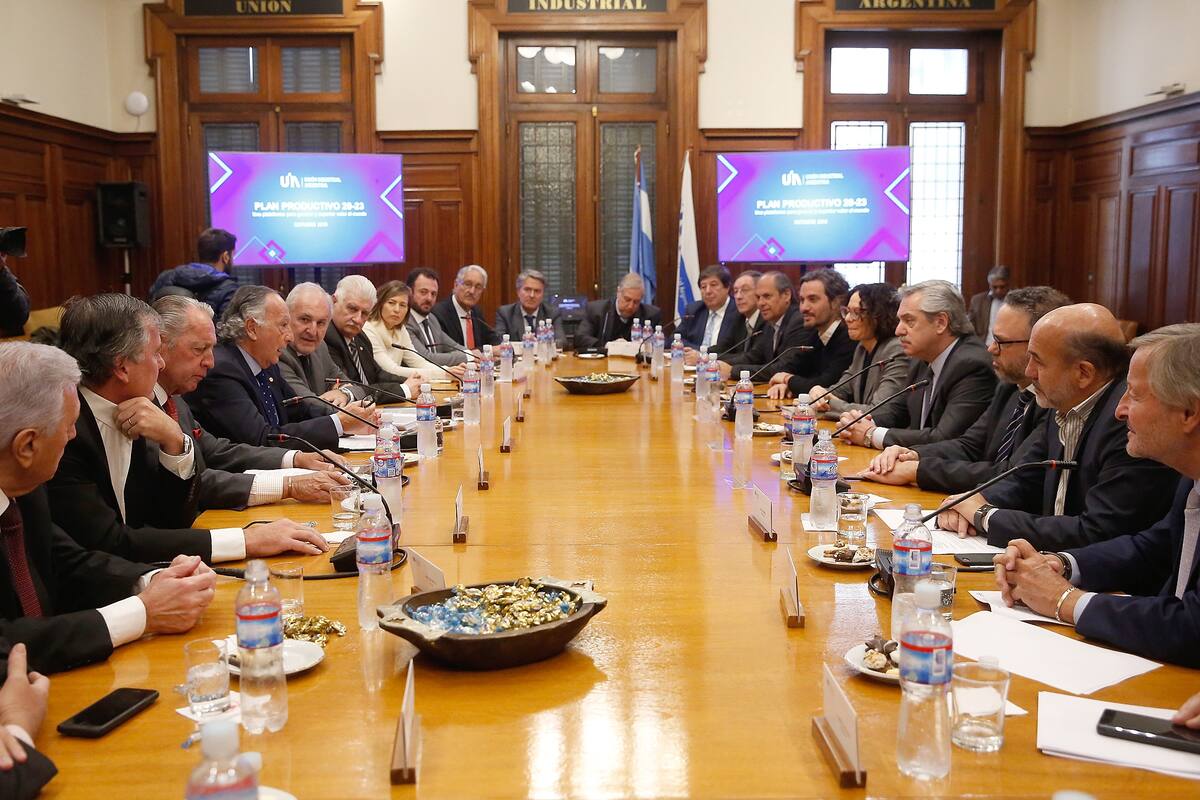 El candidato presidencial del Frente de Todos, Alberto Fernández, se reunió con directivos de la Unión Industrial Argentina (UIA)