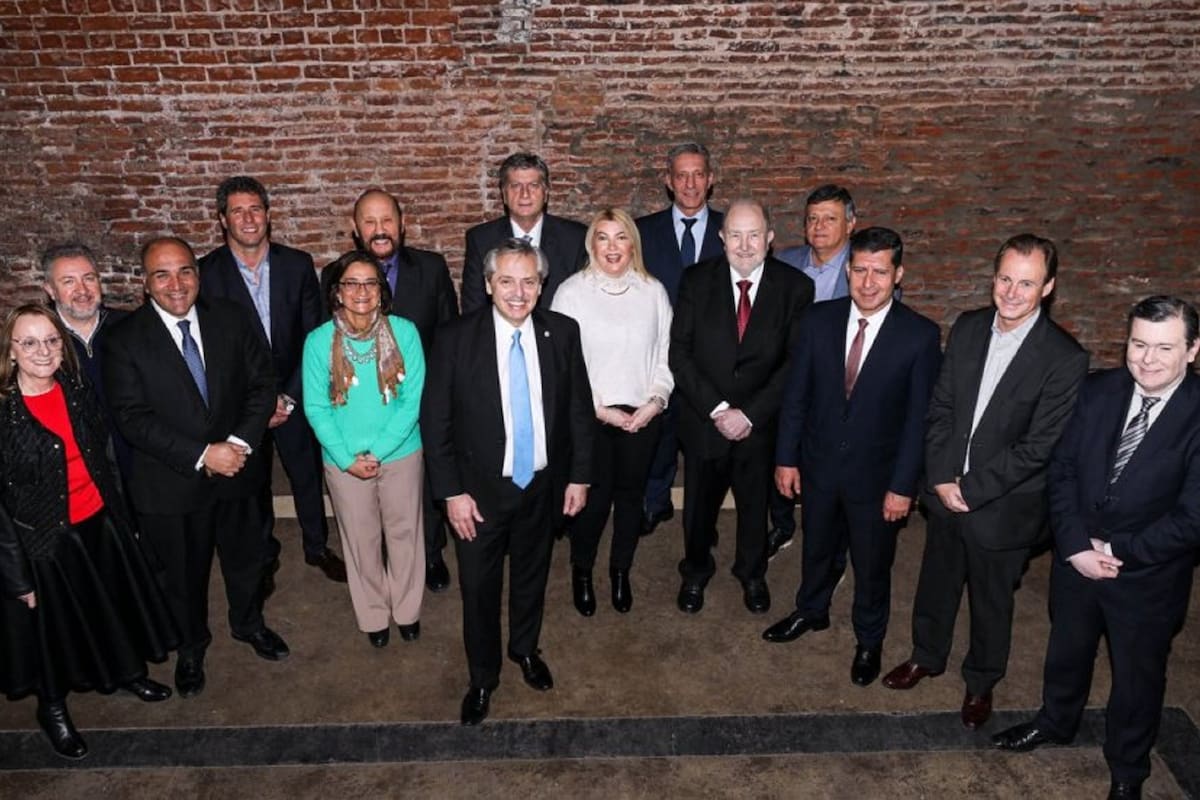 El candidato presidencial del Frente de Todos convocó a los mandatarios peronistas