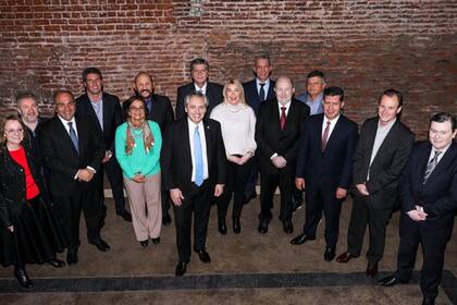 El candidato presidencial del Frente de Todos convocó a los mandatarios peronistas