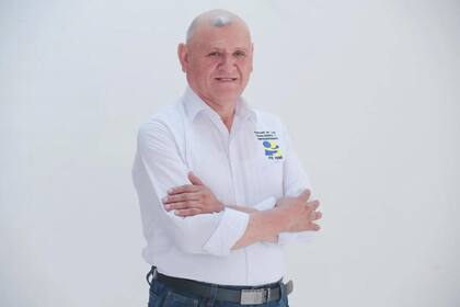 El candidato presidencial Napoleón Becerra falleció en un siniestro vial
