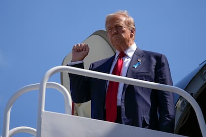 El candidato presidencial republicano, el expresidente Donald Trump, llega a Johnstown, Pensilvania, de camino al monumento conmemorativo del Vuelo 93, el miércoles 11 de septiembre de 2024. (Foto AP/Matt Rourke)