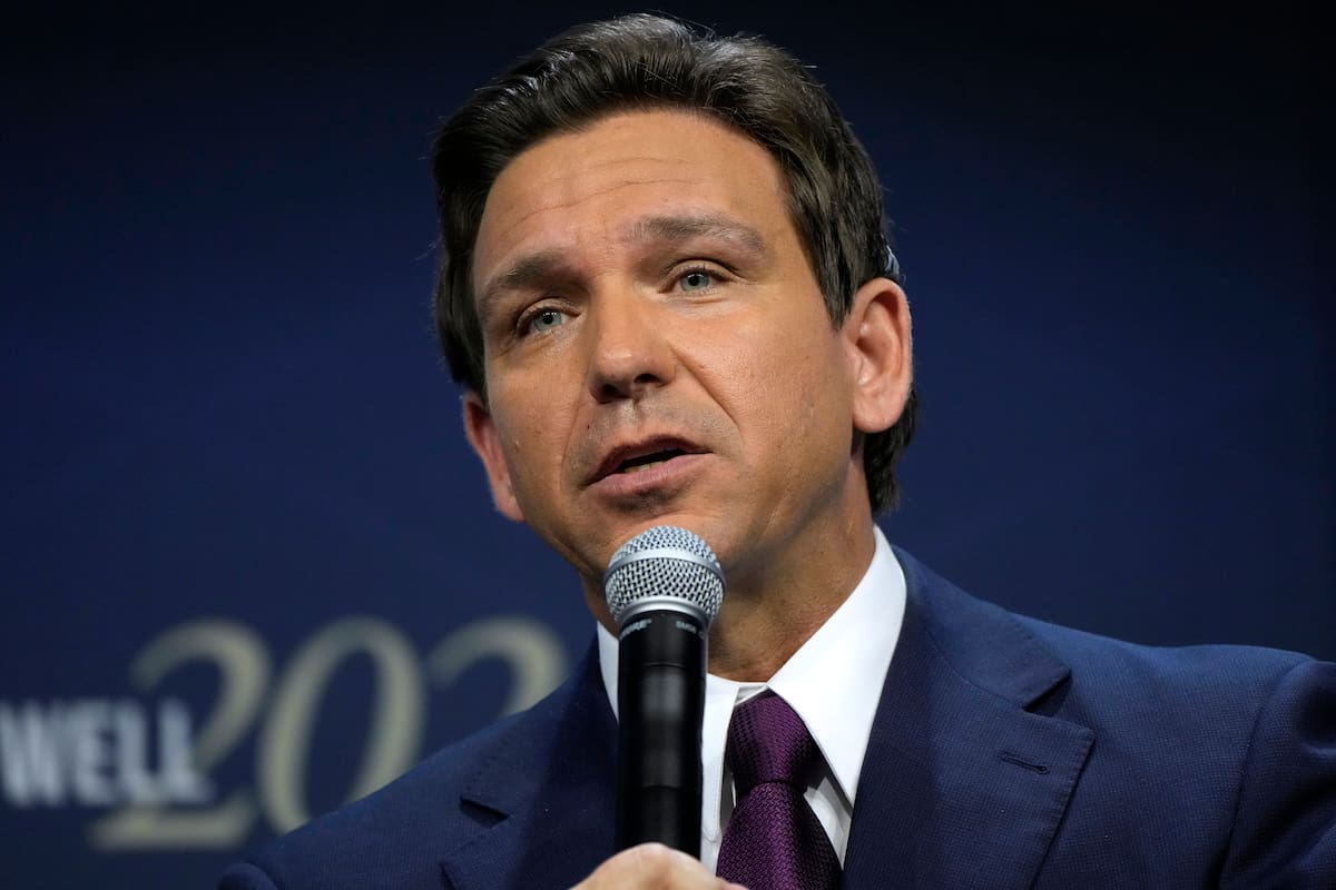 El candidato presidencial republicano, el gobernador de Florida, Ron DeSantis, habla durante la Cumbre de Liderazgo Familiar, el 14 de julio de 2023, en Des Moines, Iowa (Foto AP/Charlie Neibergall, Archivo)