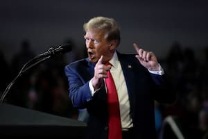 El candidato presidencial republicano, el expresidente Donald Trump, habla en un mitin en la Coastal Carolina University, en Conway, Carolina del Sur, el 10 de febrero de 2024.