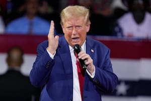 El candidato presidencial republicano y expresidente, Donald Trump, durante un foro público en el Dort Financial Center, el martes 17 de septiembre de 2024, en Flint, Michigan (AP Foto/Paul Sancya)