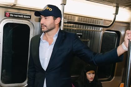 El candidato propone asignar agentes en cada estación de metro y prohibir el uso de máscaras como medida disuasiva del crimen