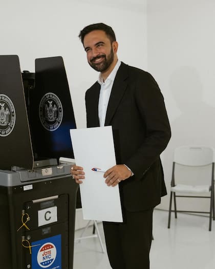 El candidato recibió el respaldo de nueve senadores estatales, 17 miembros de la asamblea y 16 concejales