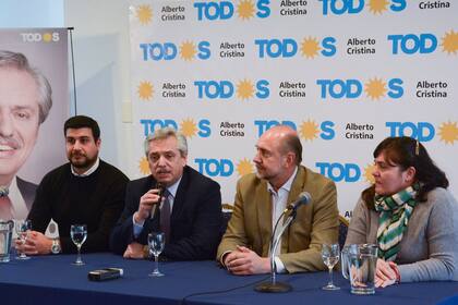 El candidato volvió a mostrarse con Perotti, el gobernador electo