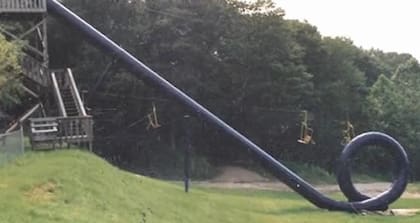 El Cannonball Loop, el tobogán más peligroso del parque