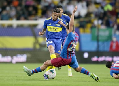 El caño de Agustín Almendra a Ferran Jutglà Blanch en el amistoso entre Boca Juniors y Barcelona por la Maradona Cup en Arabia; el mediocampista xeneize siempre fue del gusto de Gago