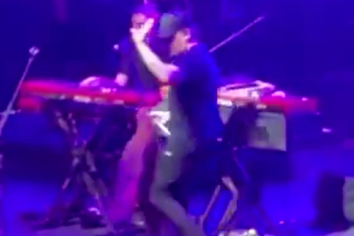 El cantante Andrés Calamaro abandonó el escenario por unos minutos durante su show en Cali, Colombia, ante los abucheos del público por sus dichos sobre la tauromaquia