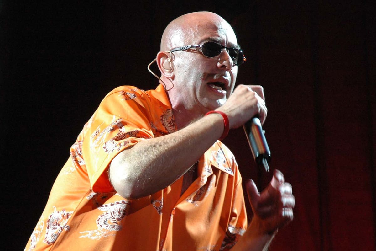 El cantante aseguró que la afirmaciones de su representante sobre un posible retiro de los escenarios fueron "prematuras"