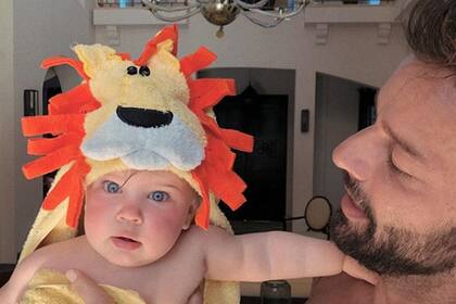 El cantante boricua enterneció a sus seguidores con una foto junto a su hija Lucía