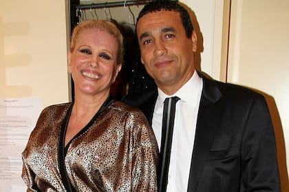 El cantante brasilero le reclama una suma millonaria a su exmujer