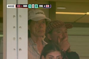 Mick Jagger apareció en el partido de Inglaterra y las redes estallaron, pero logró silenciar a todos
