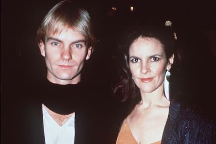 El cantante británico junto a su primera esposa, Frances Tomelty, con quien contrajo matrimonio el 1 de mayo de 1976 y tuvo dos hijos.