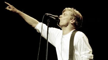 El cantante canadiense Bryan Adams dijo que las leyes CanCon eran una "vergüenza"