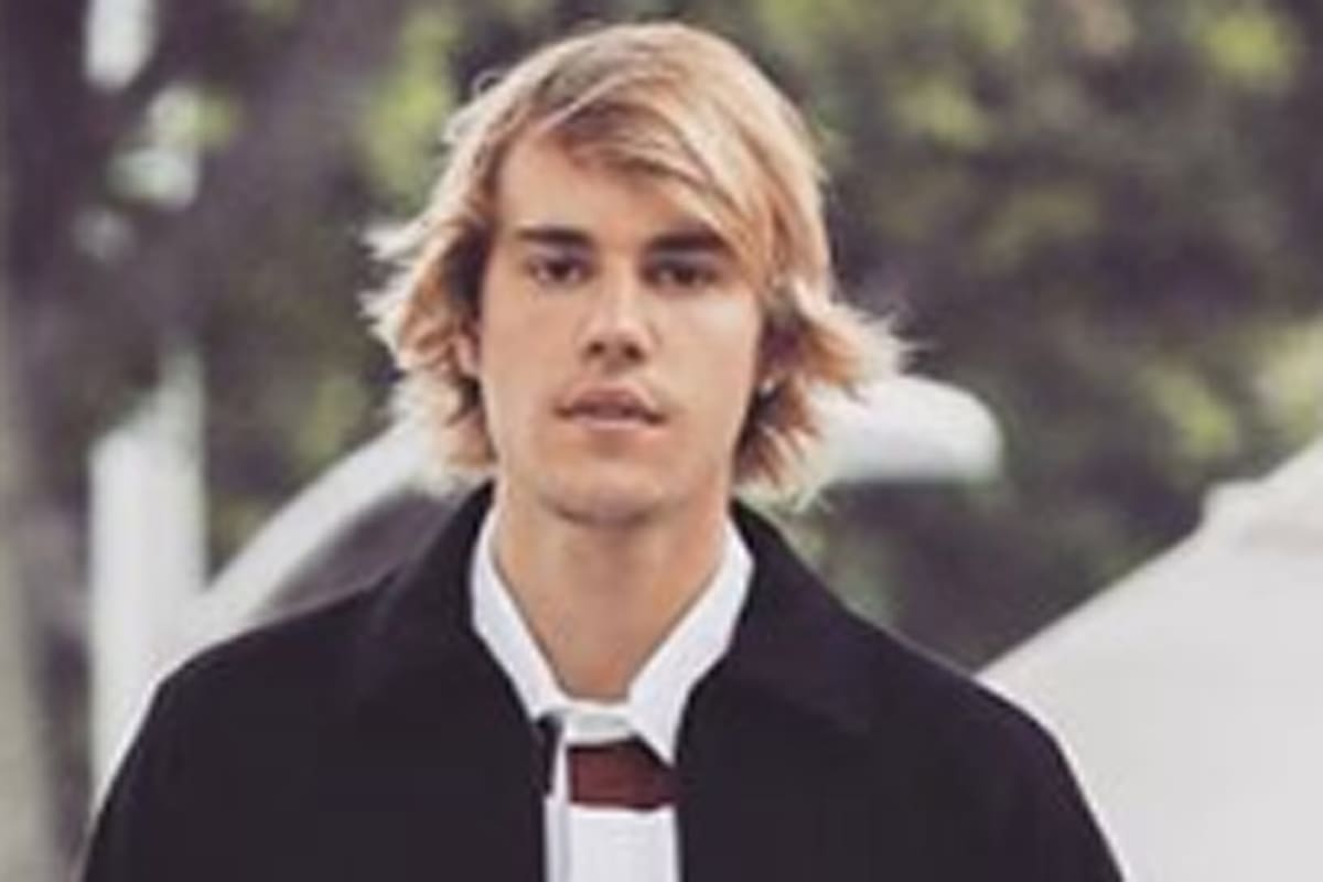 El cantante canadiense Justin Bieber de 25 años suspende por un tiempo su carrera