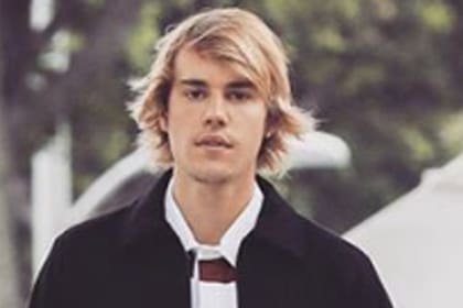 El cantante canadiense Justin Bieber de 25 años suspende por un tiempo su carrera